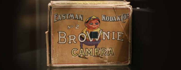 Photo of the original Kodak Brownie No. 2 packaging.