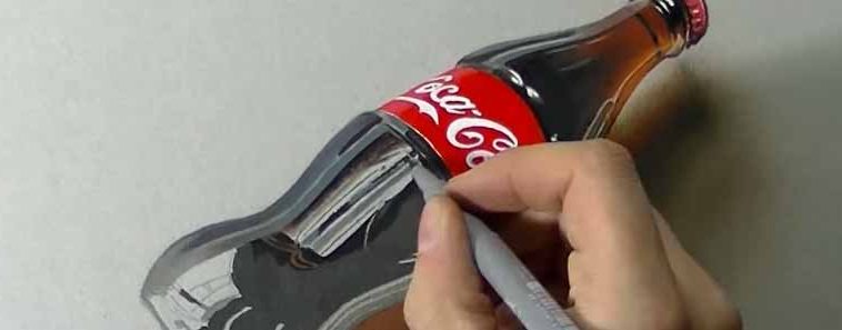 Photo of Marcello Barenghi drawing a life-like Coca-Cola bottle.